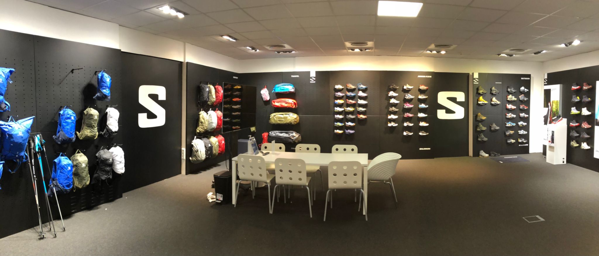 SHOWROOM SALOMON